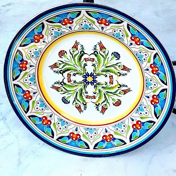 222 FIFTH TUNISIA SALAD PLATE NEW 8 3/8TH INCH ROUND FLORAL BLUE RED YELLOW - Picture 2 of 6